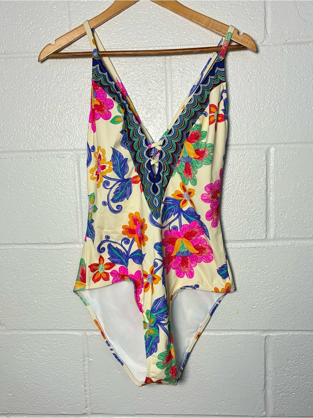 Cupshe Cream Floral V-Neck One-Piece Swimsuit with Multicolor Print